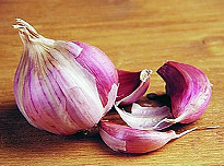 on-Sicily - Sicilian regional products - red garlic from Nubia